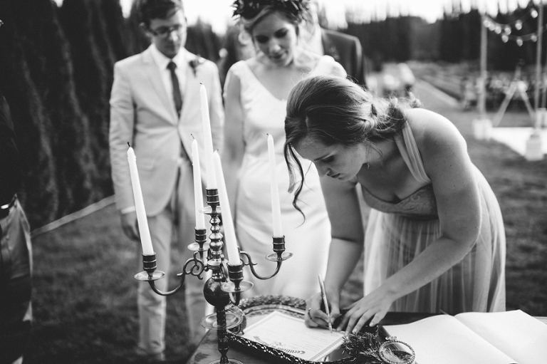 CarinaSkrobeckiPhoto_Susanna&Andrew_WoodinvilleLavenderFarm134