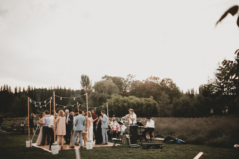 CarinaSkrobeckiPhoto_Susanna&Andrew_WoodinvilleLavenderFarm154